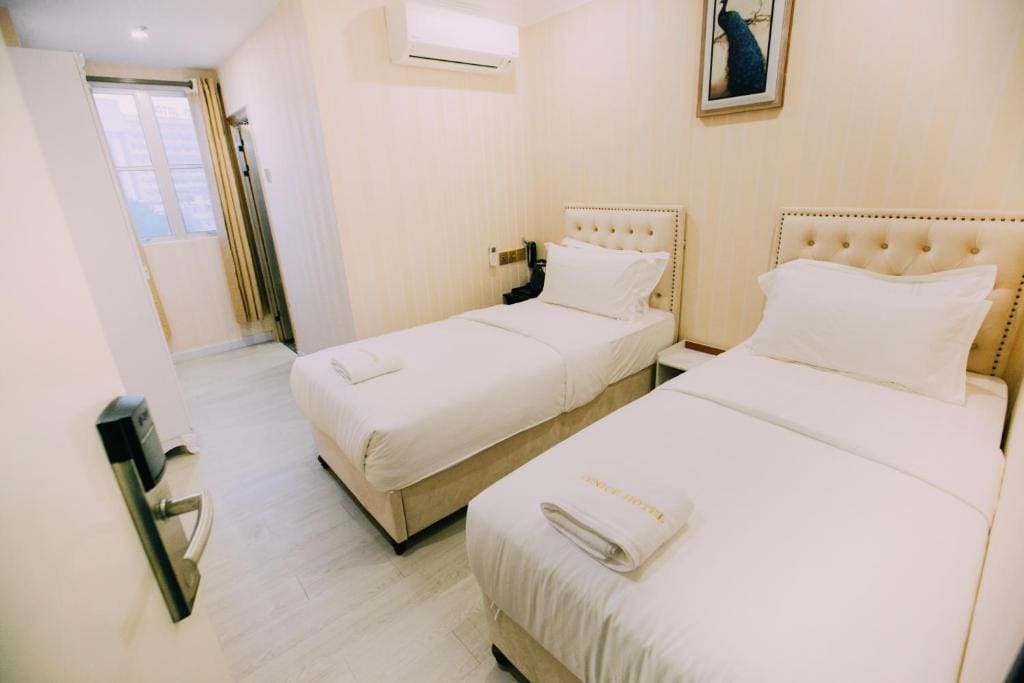 Superior Twin Room room - Image 1