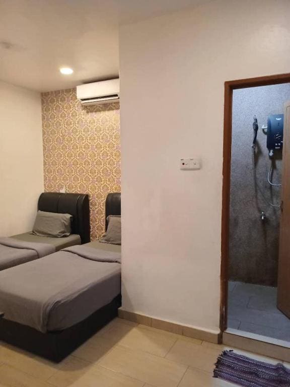 Deluxe Twin Room room - Image 2