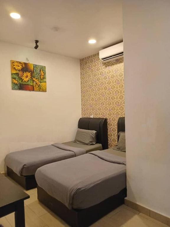 Deluxe Twin Room room - Image 1