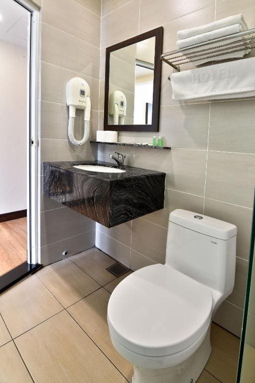 Executive Suite room - Image 1