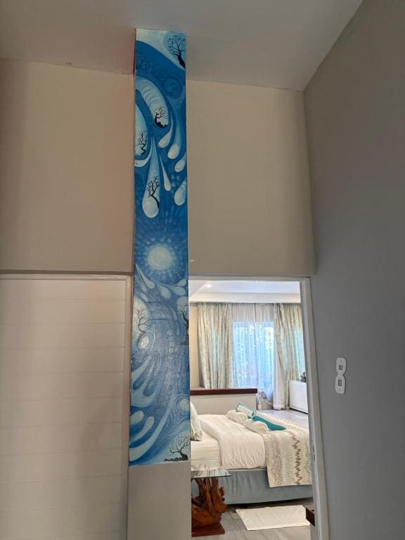 Deluxe Suite with Spa Bath room - Image 3