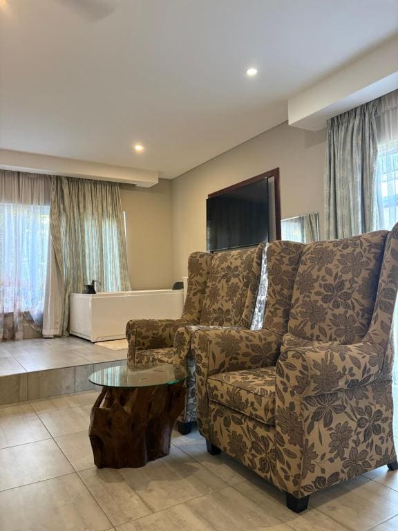 Deluxe Suite with Spa Bath room - Image 1
