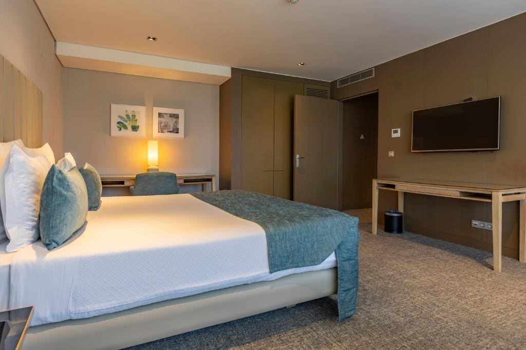 Suite with Pool View room - Image 1
