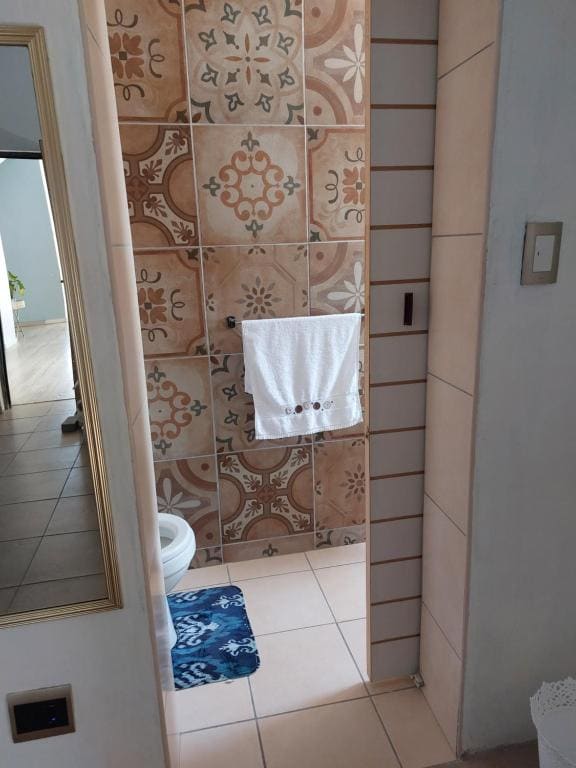 Basic Triple Room with Shared Bathroom room - Image 1
