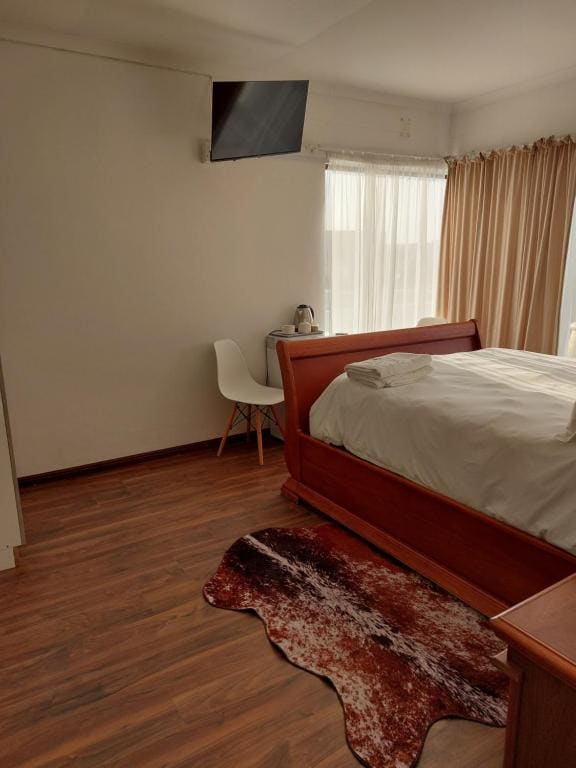 Double Room with Balcony room - Image 3