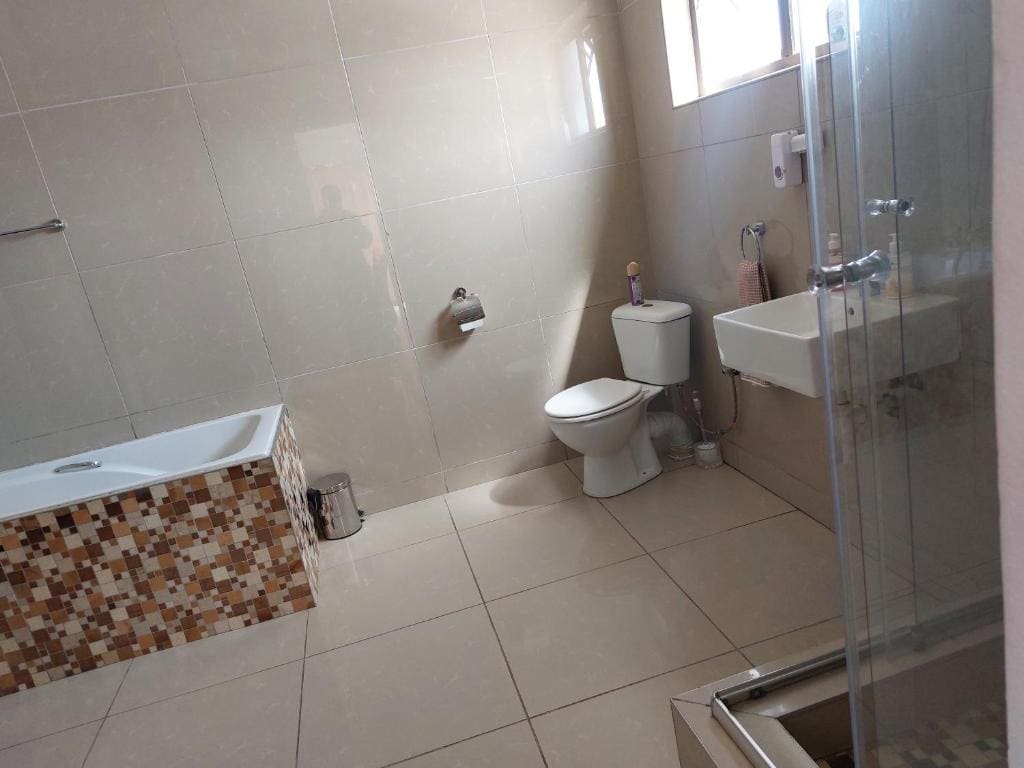 Double Room with Balcony room - Image 2