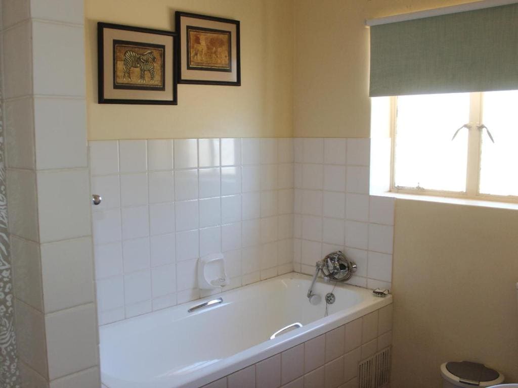 Standard Twin Room room - Image 3