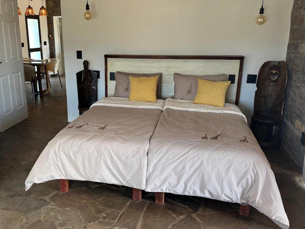 Standard Family Room room - Image 2