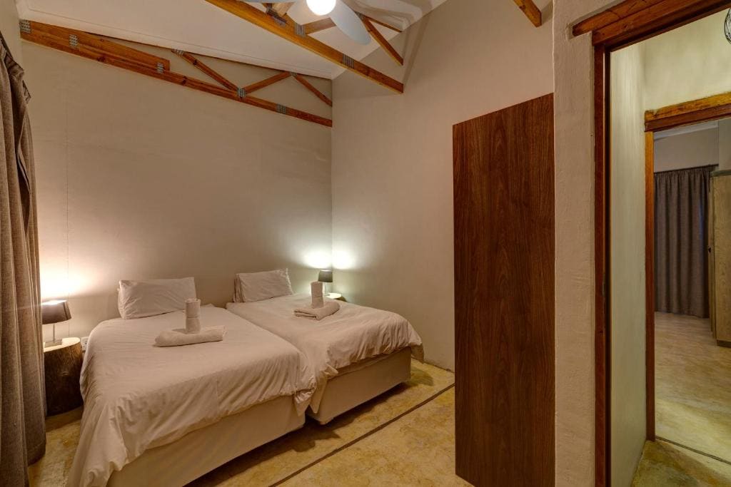 Deluxe Family Room room - Image 2