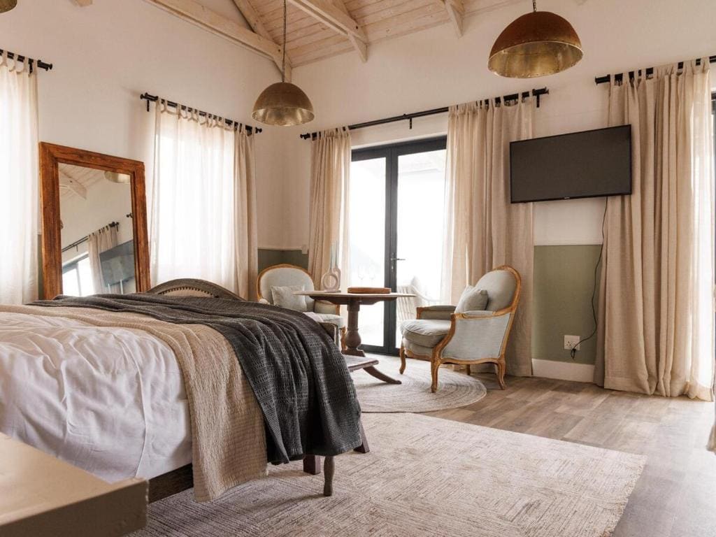 Luxury Cottage room - Image 2