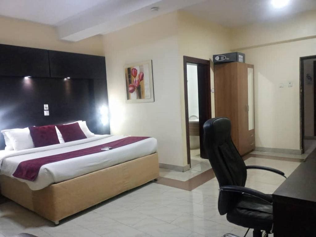 Large Single Room room - Image 2