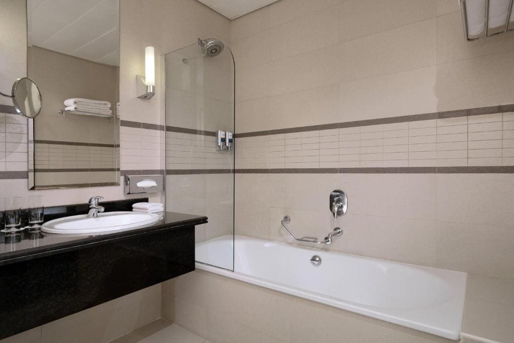 One-Bedroom Diplomatic Suite - Executive Lounge Access room - Image 1
