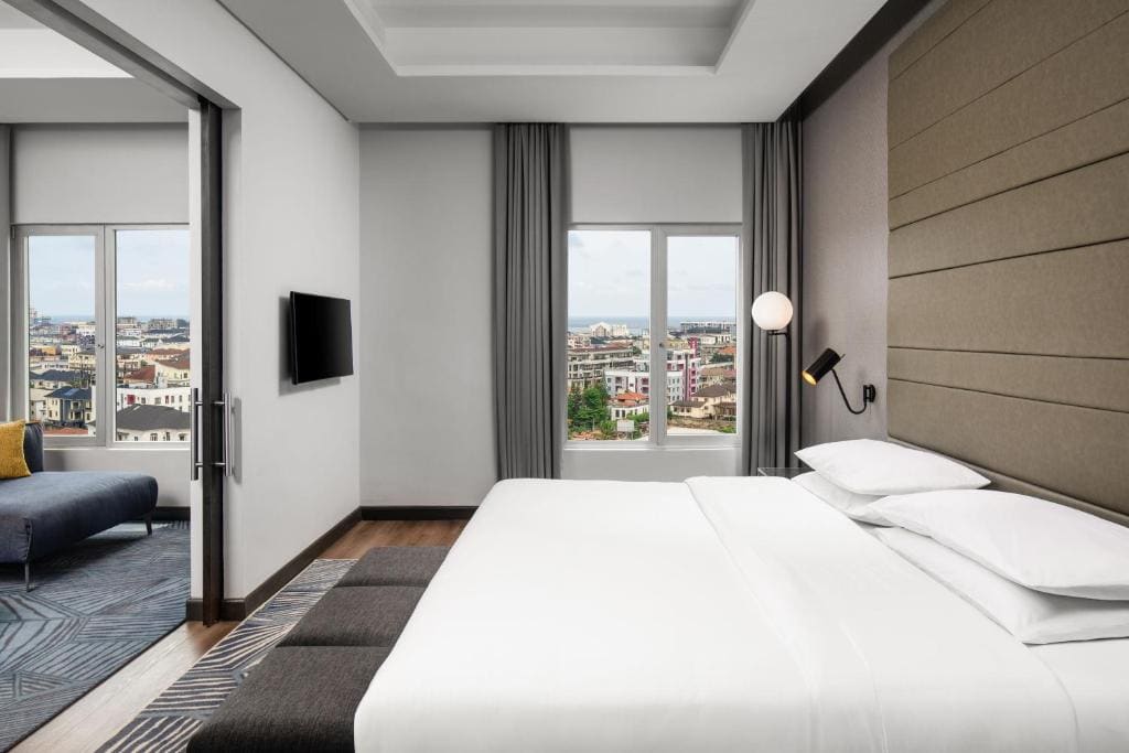 One-Bedroom Classic Suite - Executive Lounge Access room - Image 1