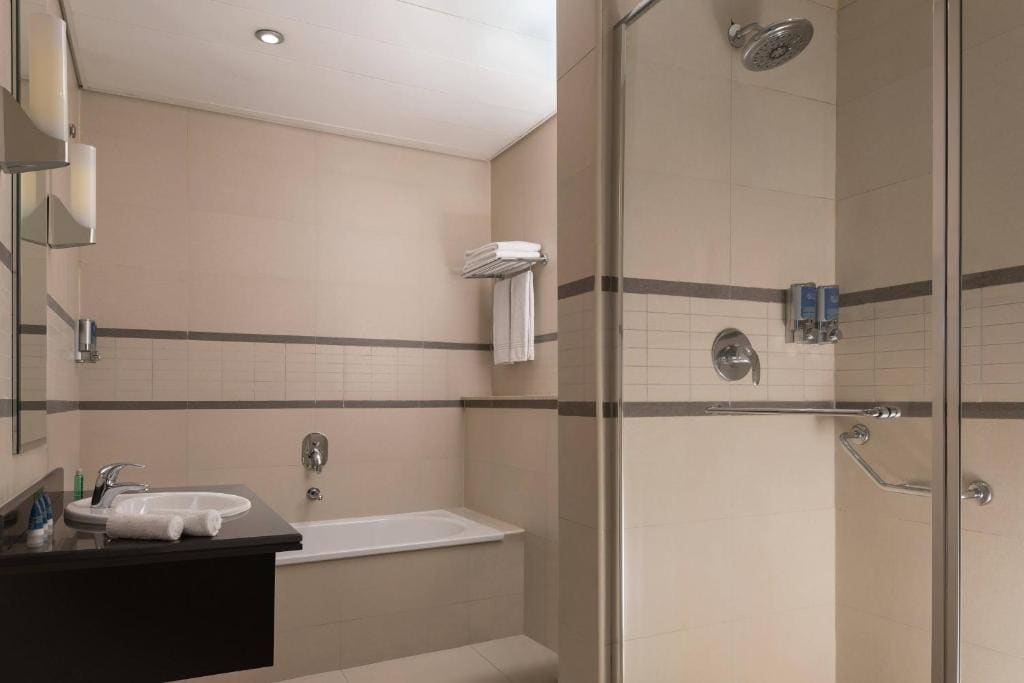 Deluxe Executive King Room room - Image 3