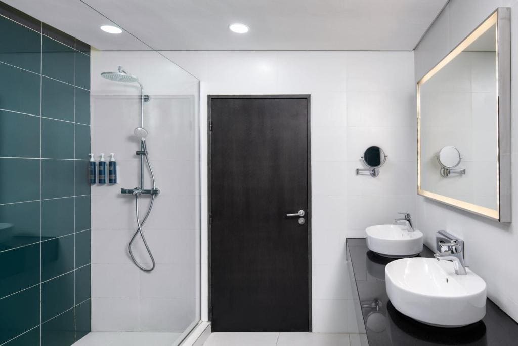 One-Bedroom Classic Suite - Executive Lounge Access room - Image 2