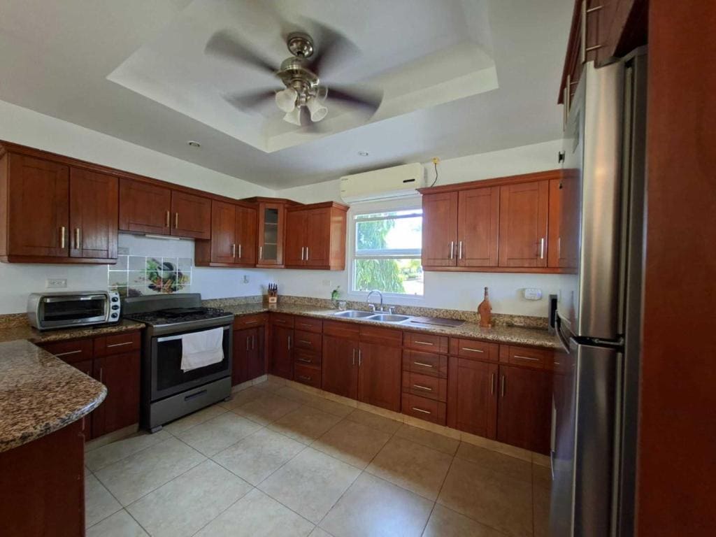 Three-Bedroom Holiday Home room - Image 2
