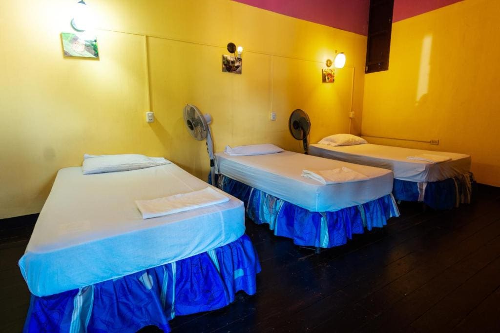 Basic Triple Room with Shared Bathroom room - Image 1