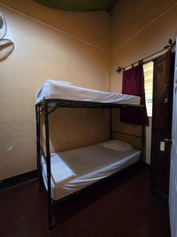 Quadruple Room with Shared Bathroom room - Image 2