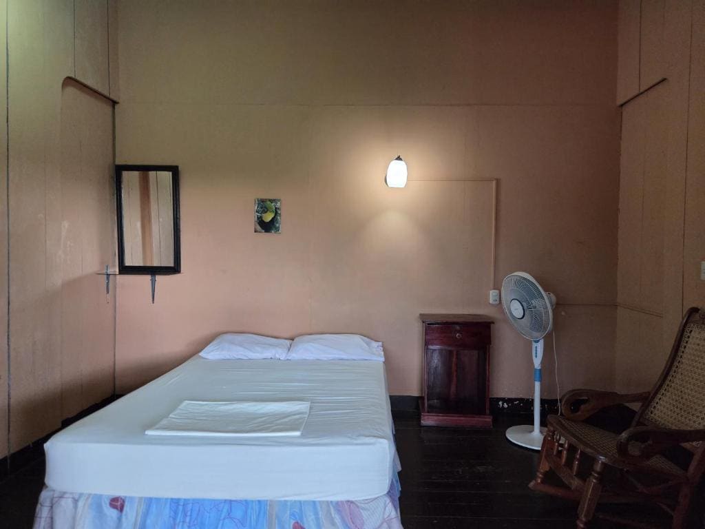 Standard Double Room with Shared Bathroom room - Image 2