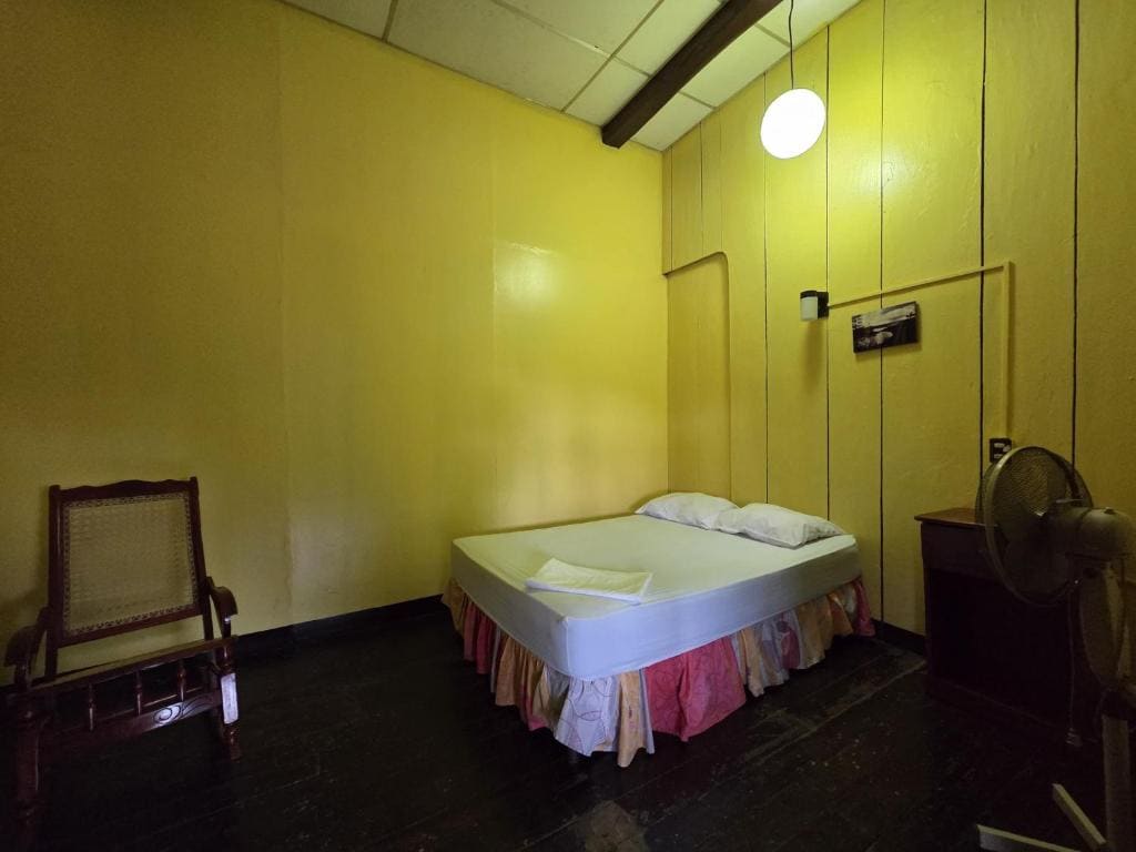 Standard Double Room with Shared Bathroom room - Image 3
