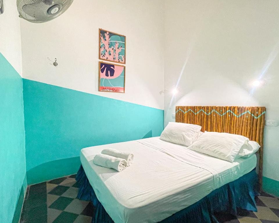 Double Room with Shared Bathroom room - Image 3