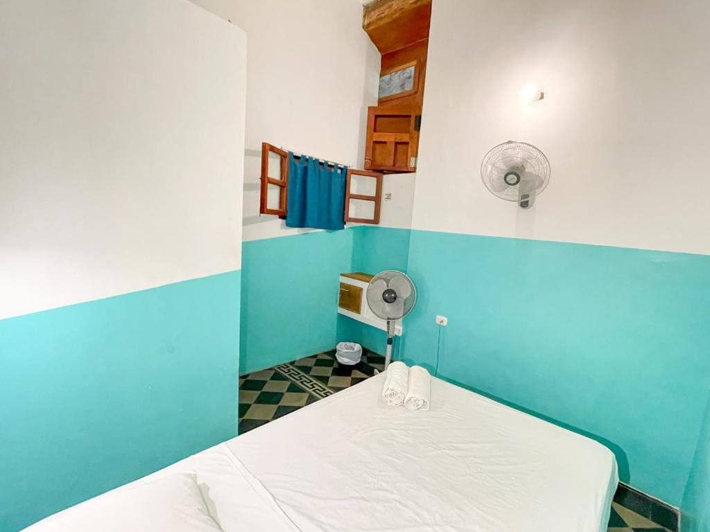 Double Room with Shared Bathroom room - Image 2