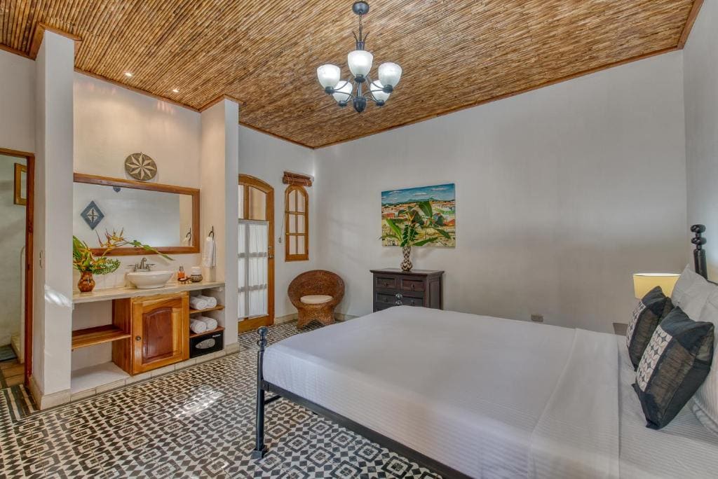 Deluxe Double Room with Balcony room - Image 2