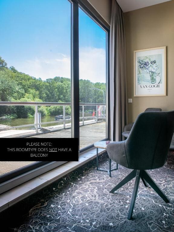 Double Room with Lake View room - Image 1