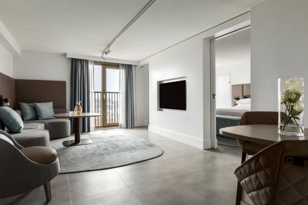 Executive Suite with M Club Lounge Access room - Image 1