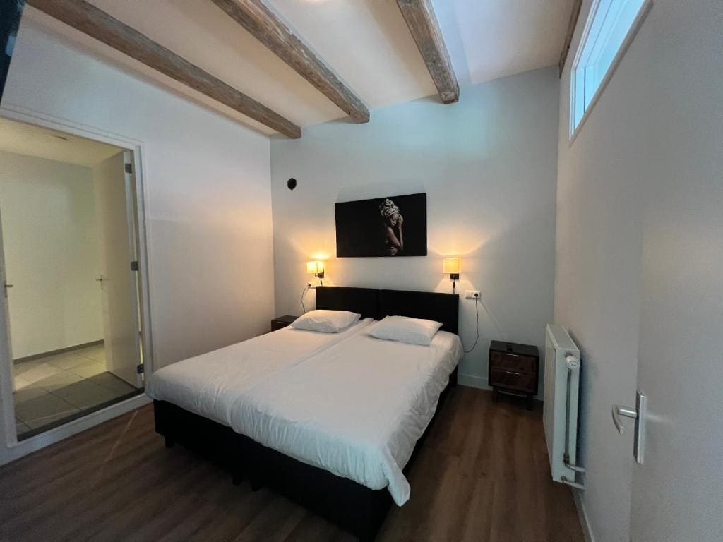 One-Bedroom Apartment room - Image 3