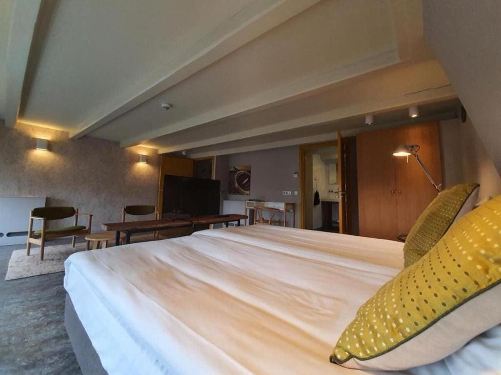 Deluxe Double Room with Bath room - Image 1