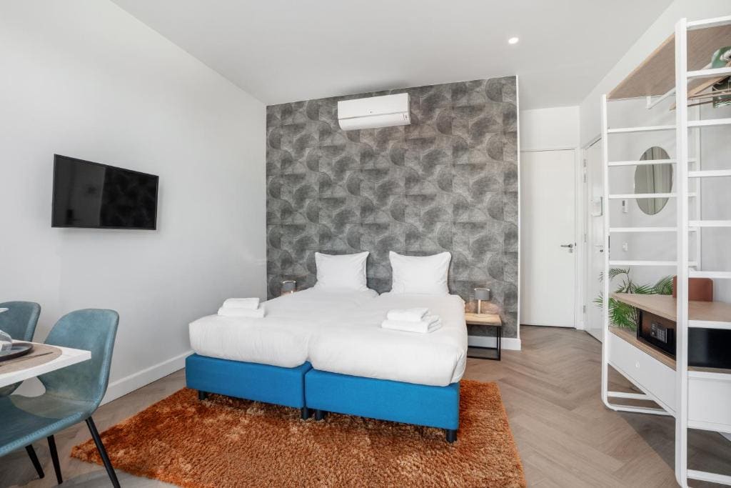 Family Room room - Image 3