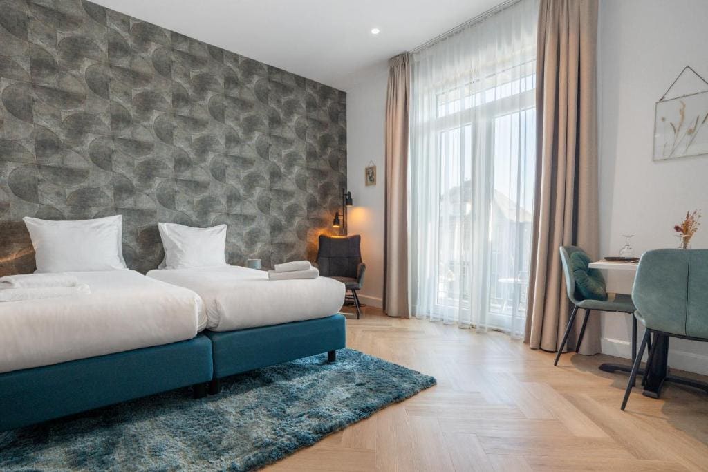Deluxe Double Room with Balcony room - Image 1