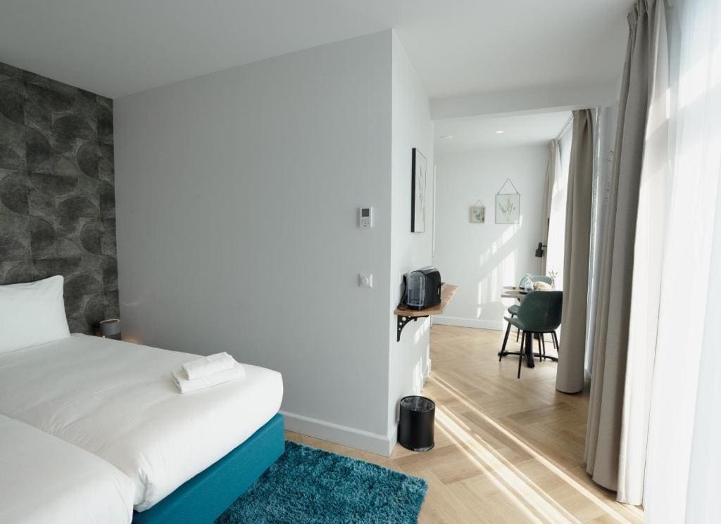 Deluxe Double Room with Balcony room - Image 2