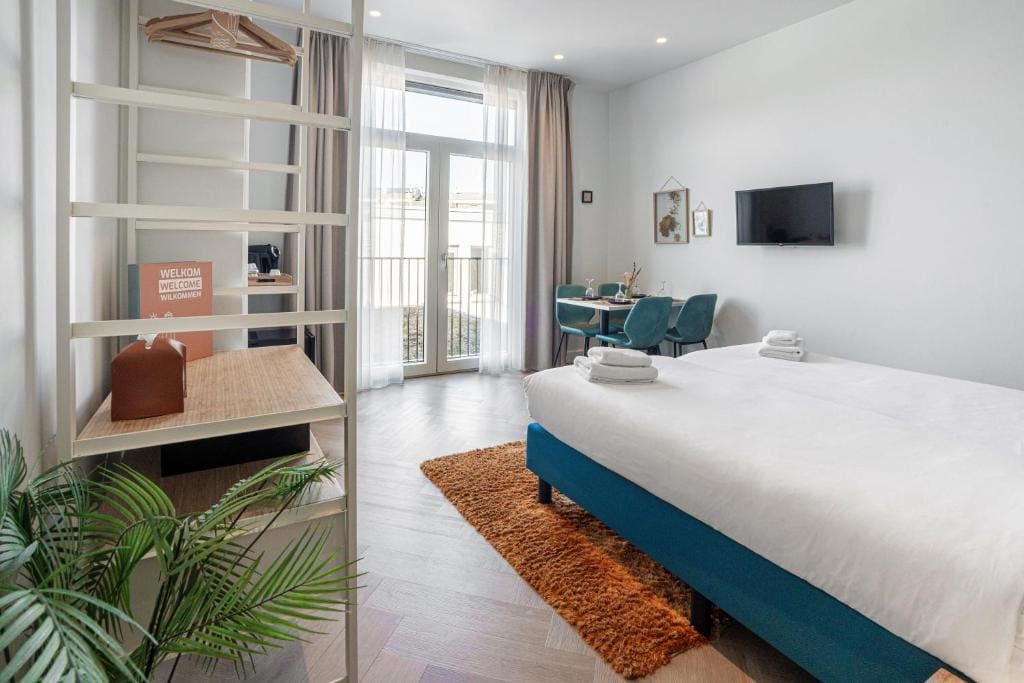Family Room room - Image 1