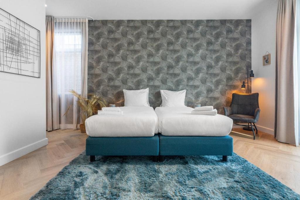 Deluxe Double Room with Balcony room - Image 3