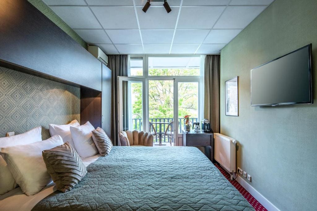 Double Room with Balcony room - Image 1
