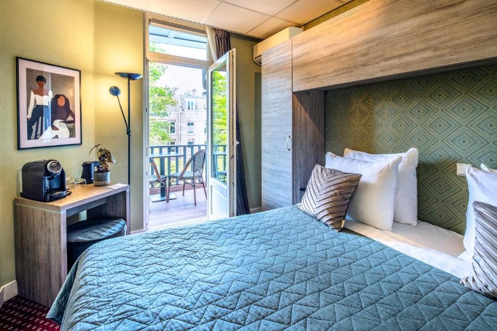 Double Room with Balcony room - Image 2