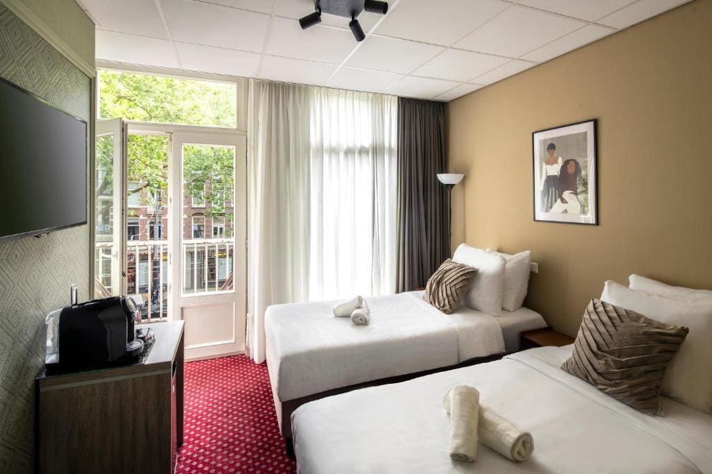 Twin Room with Balcony room - Image 3