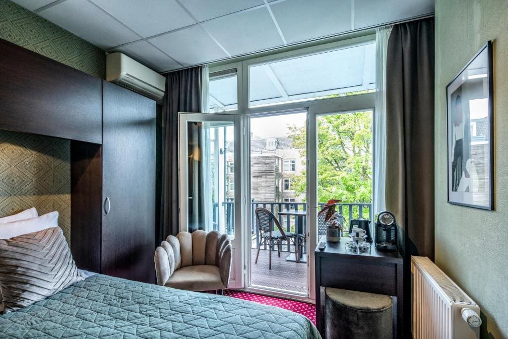 Double Room with Balcony room - Image 3