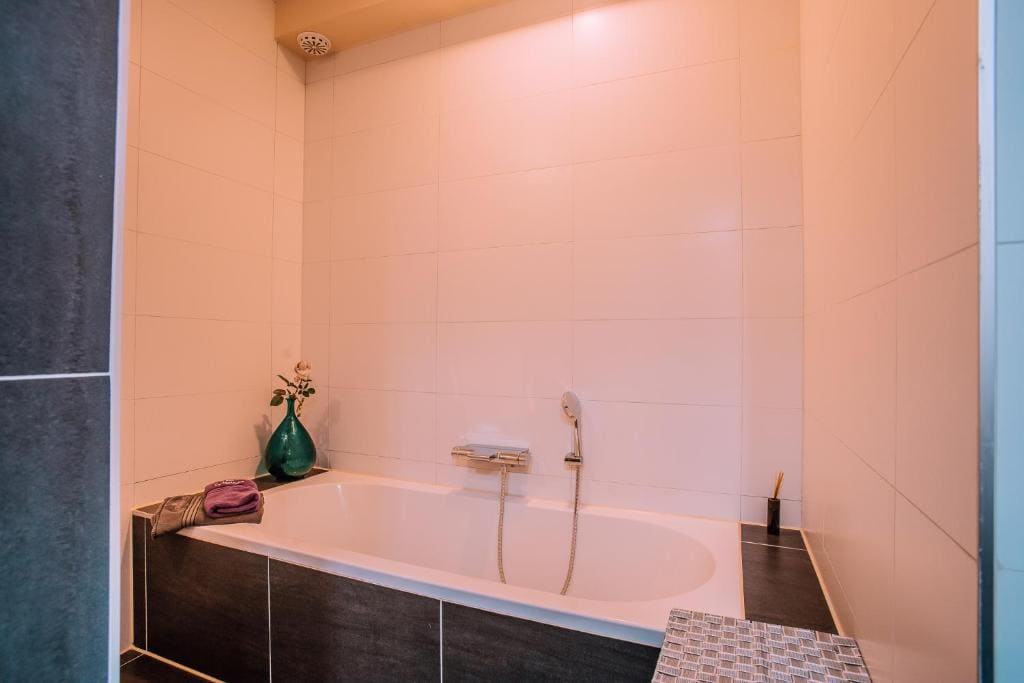 Economy Quadruple Room with Shared Bathroom room - Image 2