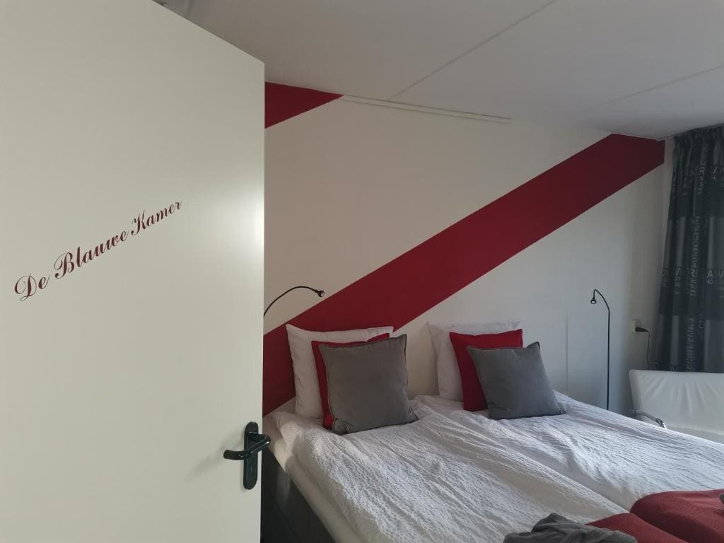 Double Room with Garden View room - Image 2