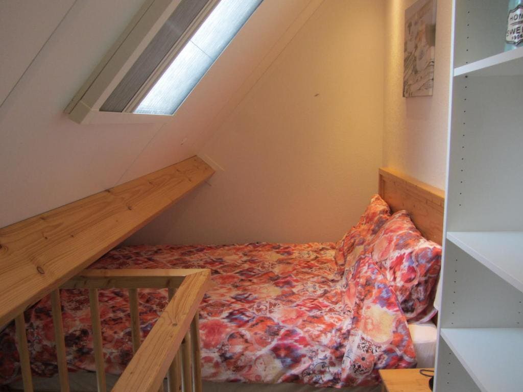 Standard Double Room with Shared Bathroom room - Image 2