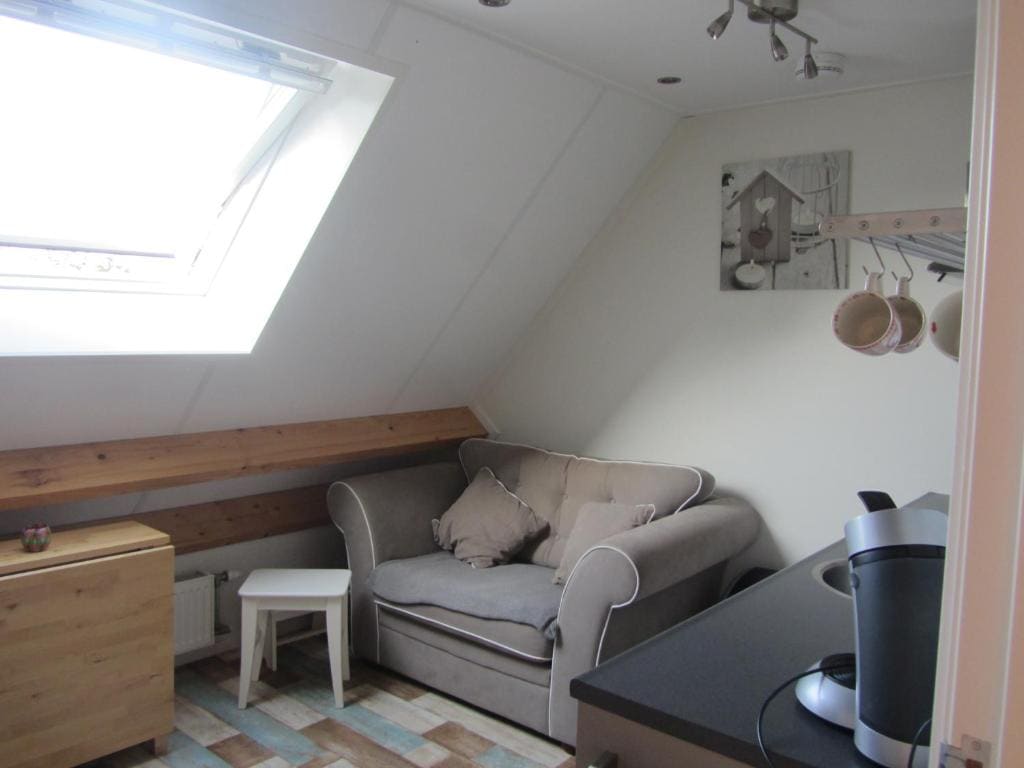 Standard Double Room with Shared Bathroom room - Image 3