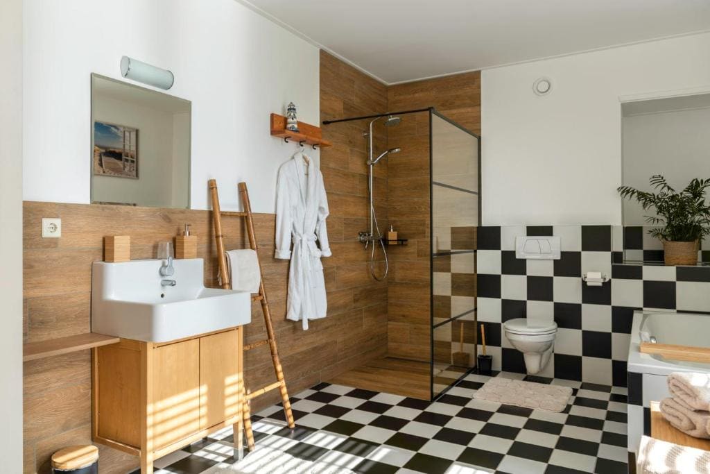 King Room with Spa Bath room - Image 1