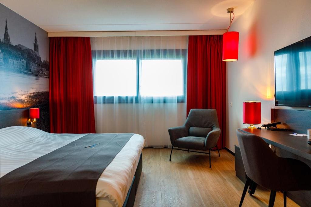 Deluxe King Room room - Image 2