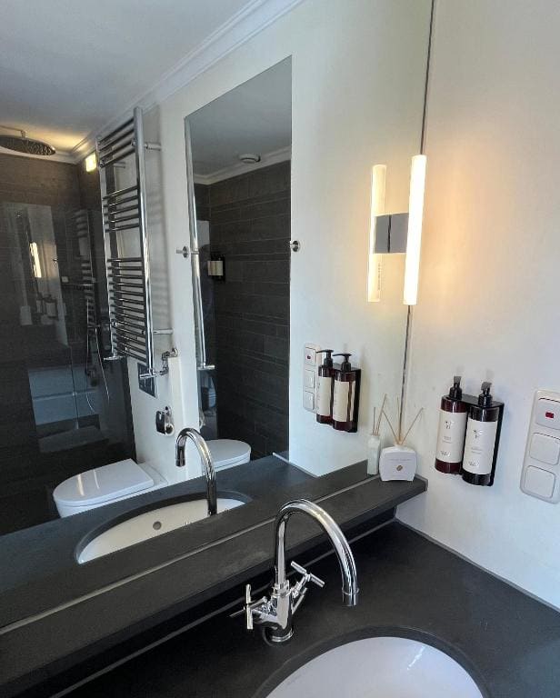 One-Bedroom Apartment room - Image 2