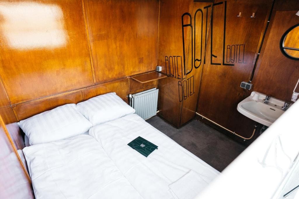 Double Room with Shared Bathroom room - Image 1