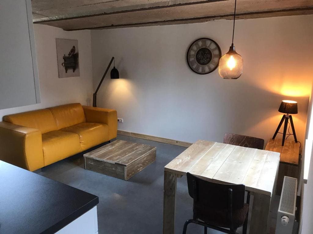 One-Bedroom Apartment room - Image 1