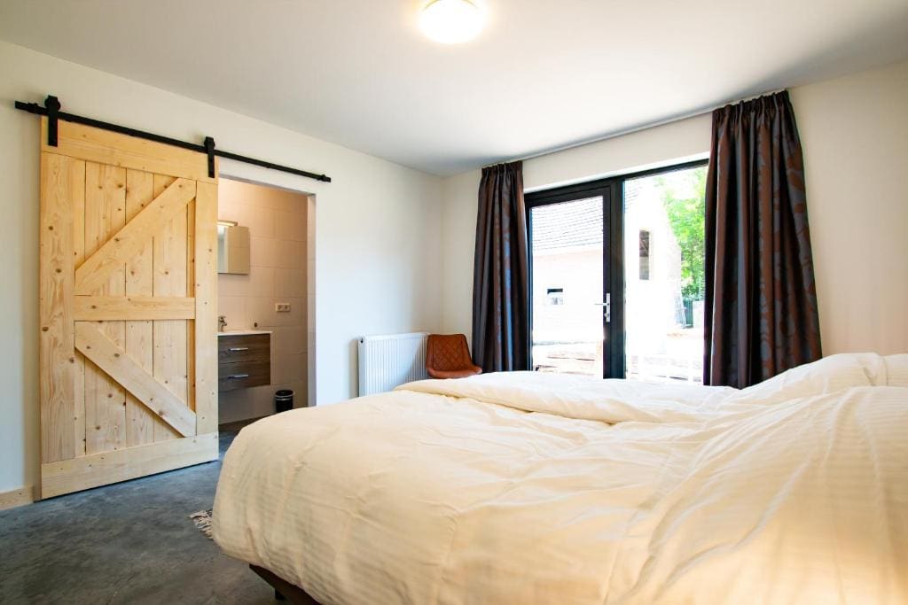 Small Double Room room - Image 2